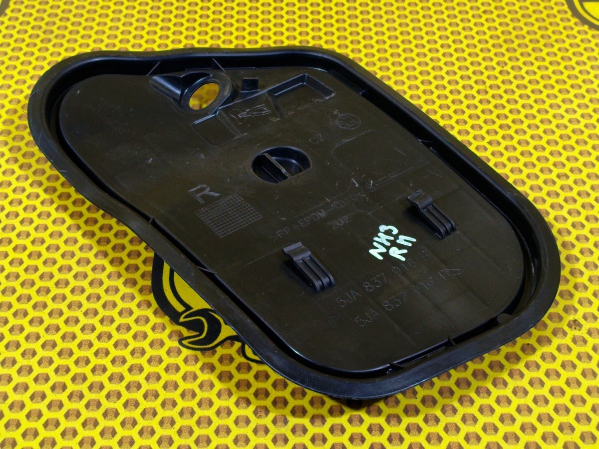 Накладка на дверь внутренняя передняя правая Skoda Rapid 2014 NH3 CFNA 5JA837916B Б/У