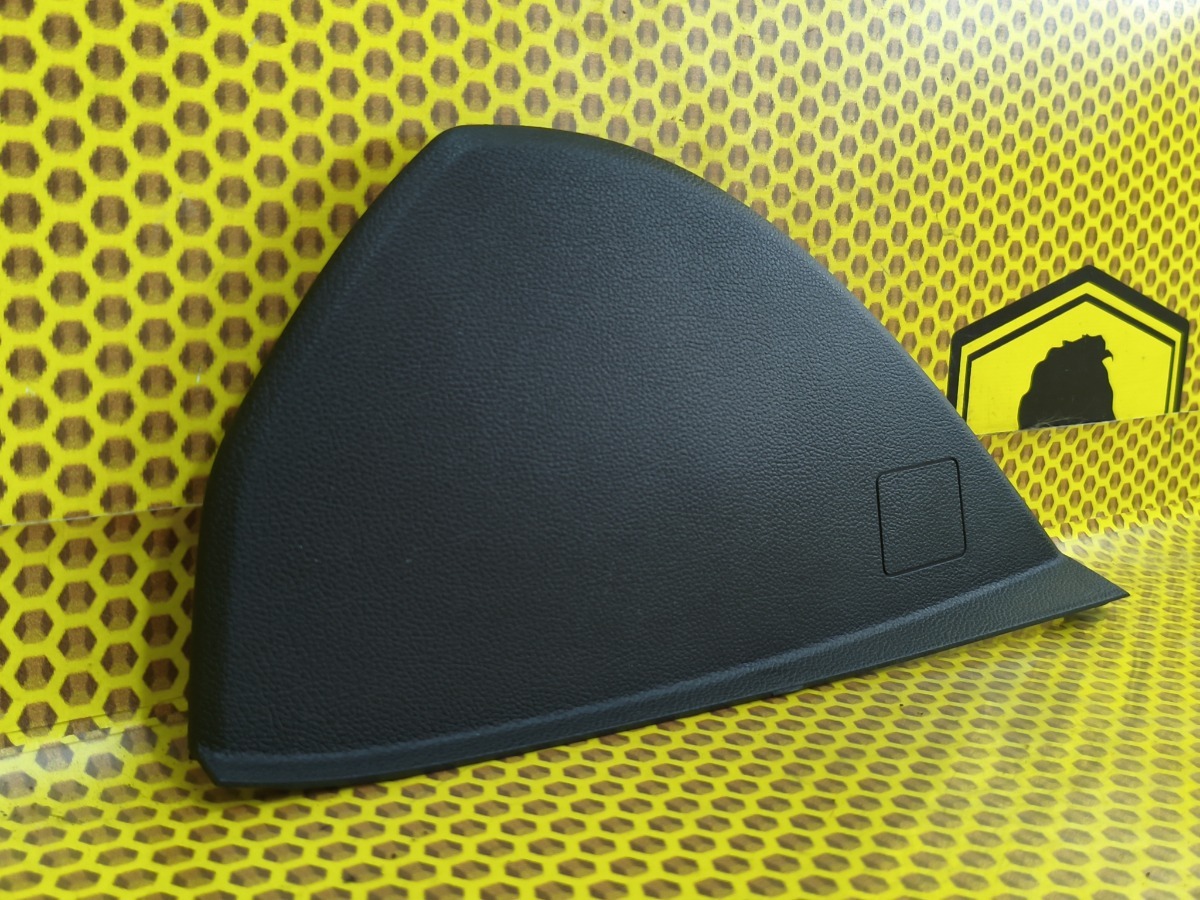 Накладка торпедо торцевая левая Octavia 2016 A7 CJSA