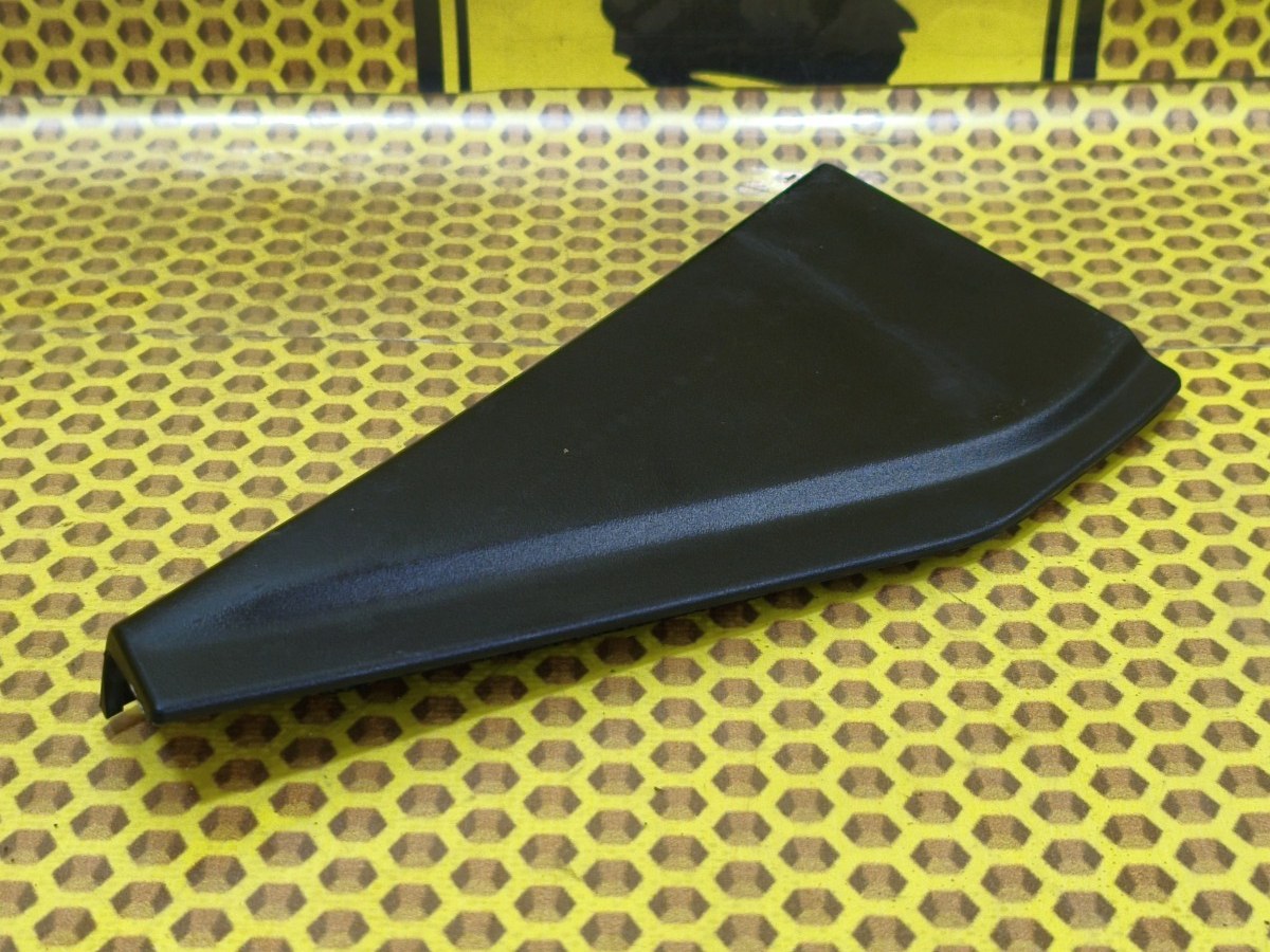 Уголок двери внутренний задний левый Qashqai 2011 J10 MR20DE