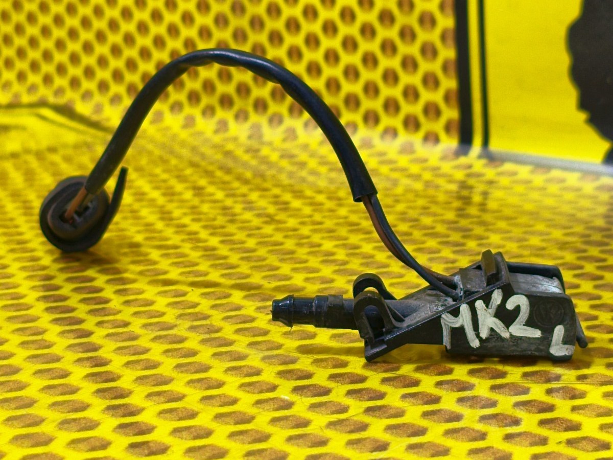 Форсунка омывателя лобового стекла левая Polo 2016 MK2 CWVA