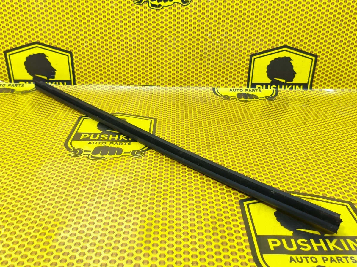 Бархотка внутренняя передняя правая Skoda Rapid NH3 CWVB