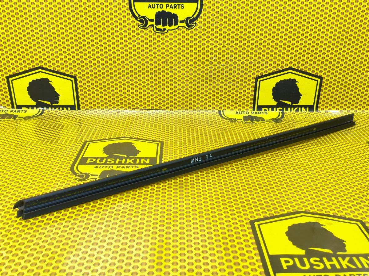 Бархотка внутренняя передняя правая Rapid 2017 NH3 CWVB