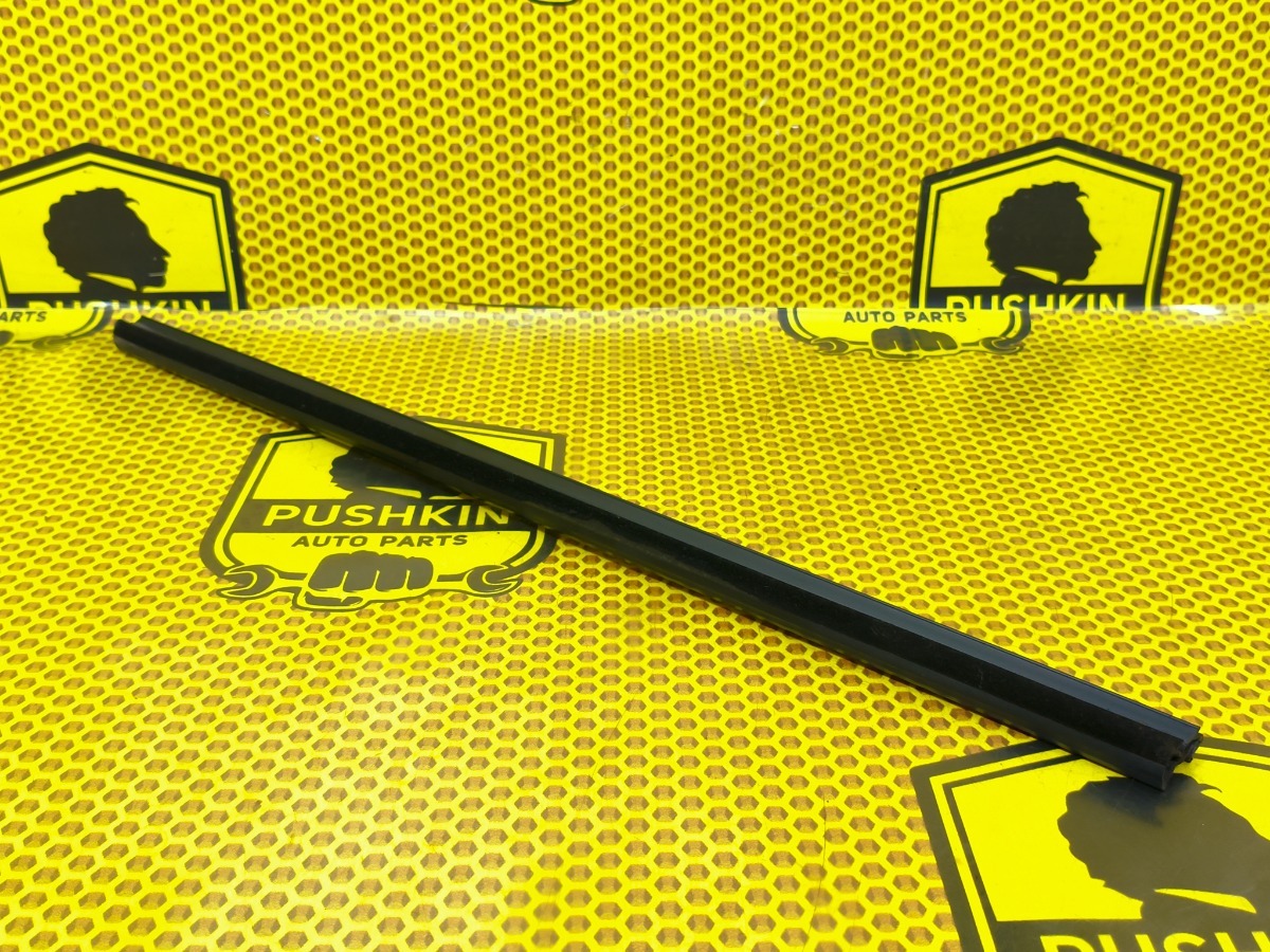 Бархотка внутренняя задняя левая Skoda Rapid NH3 CWVB