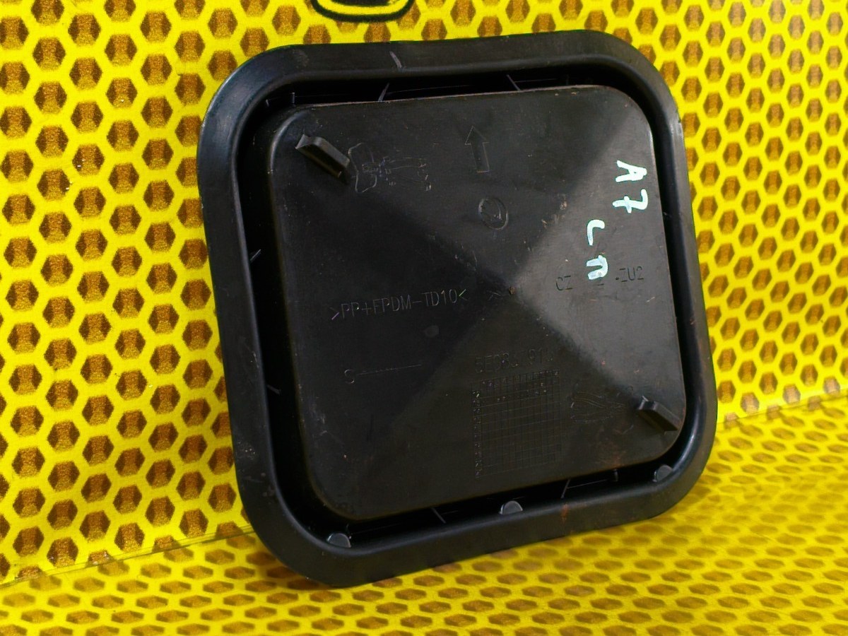 Заглушка двери передняя левая Octavia 2013 A7 CJSA