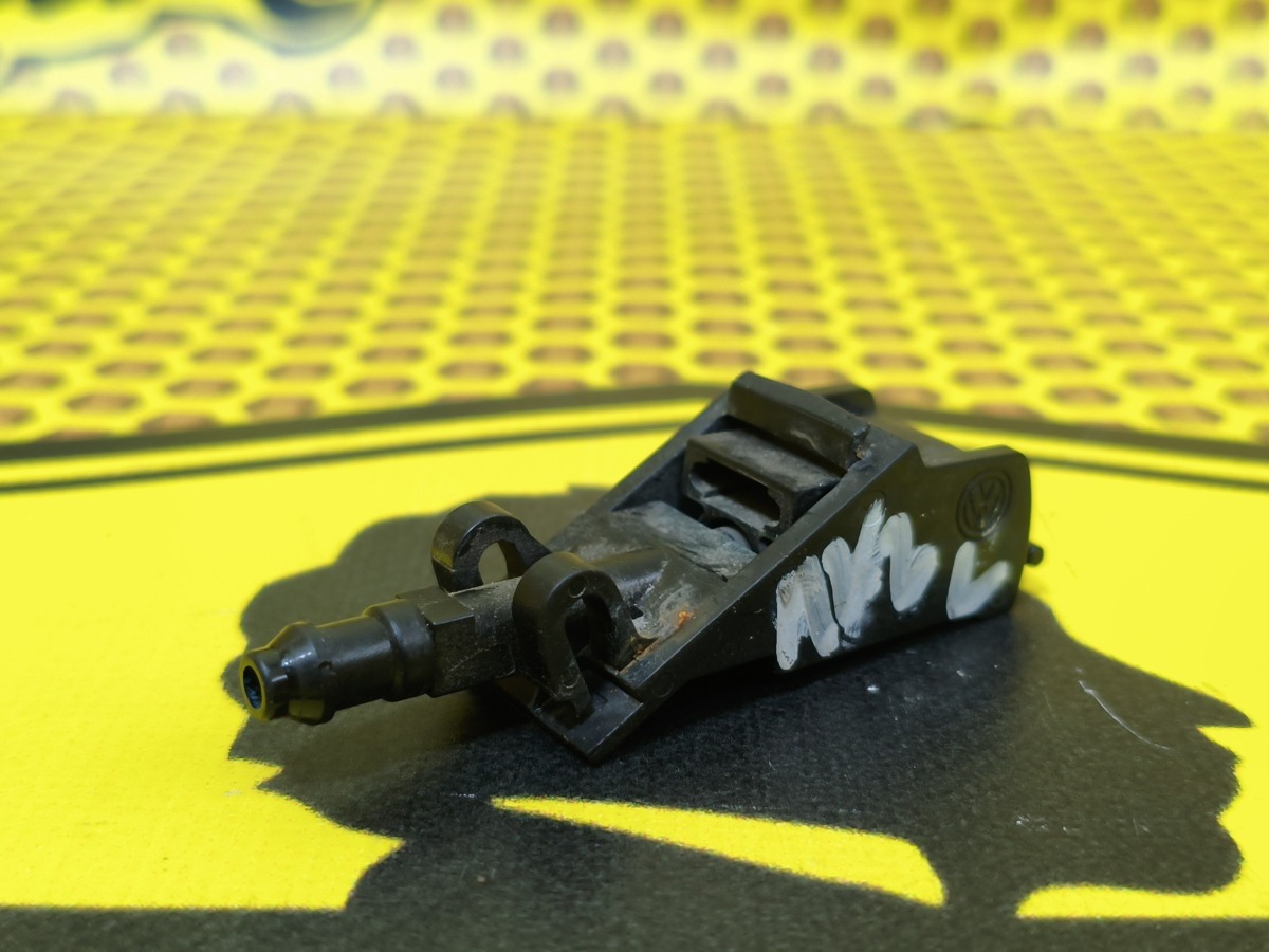 Форсунка омывателя лобового стекла левая Volkswagen Polo 2020 MK2 CWVA 6E0955986B Б/У