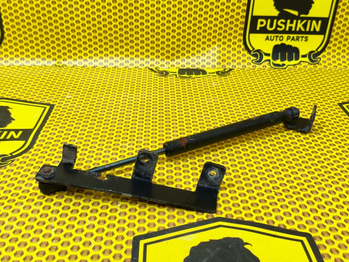 Амортизатор капота правый Hyundai Creta GS G4FG