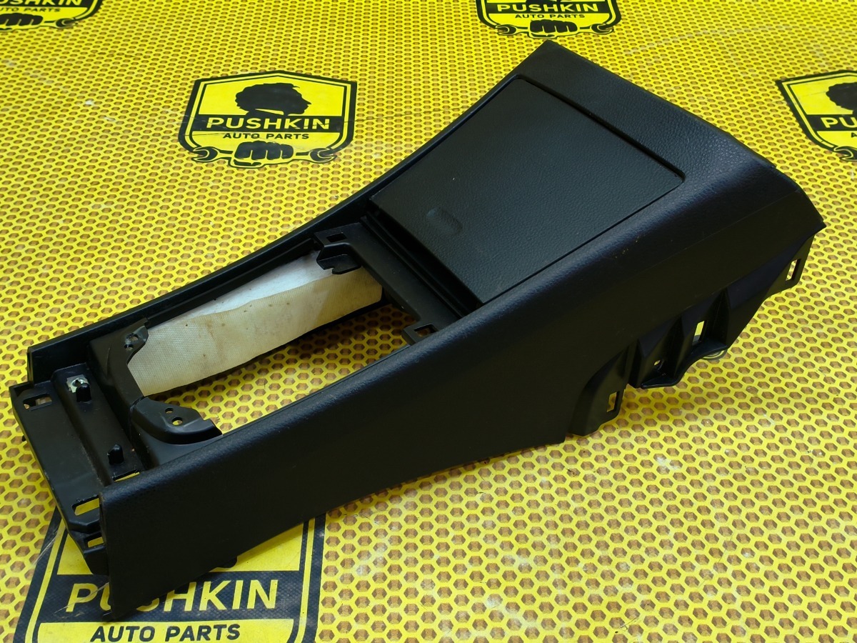 Консоль центральная Tiida 2008 C11 HR15DE