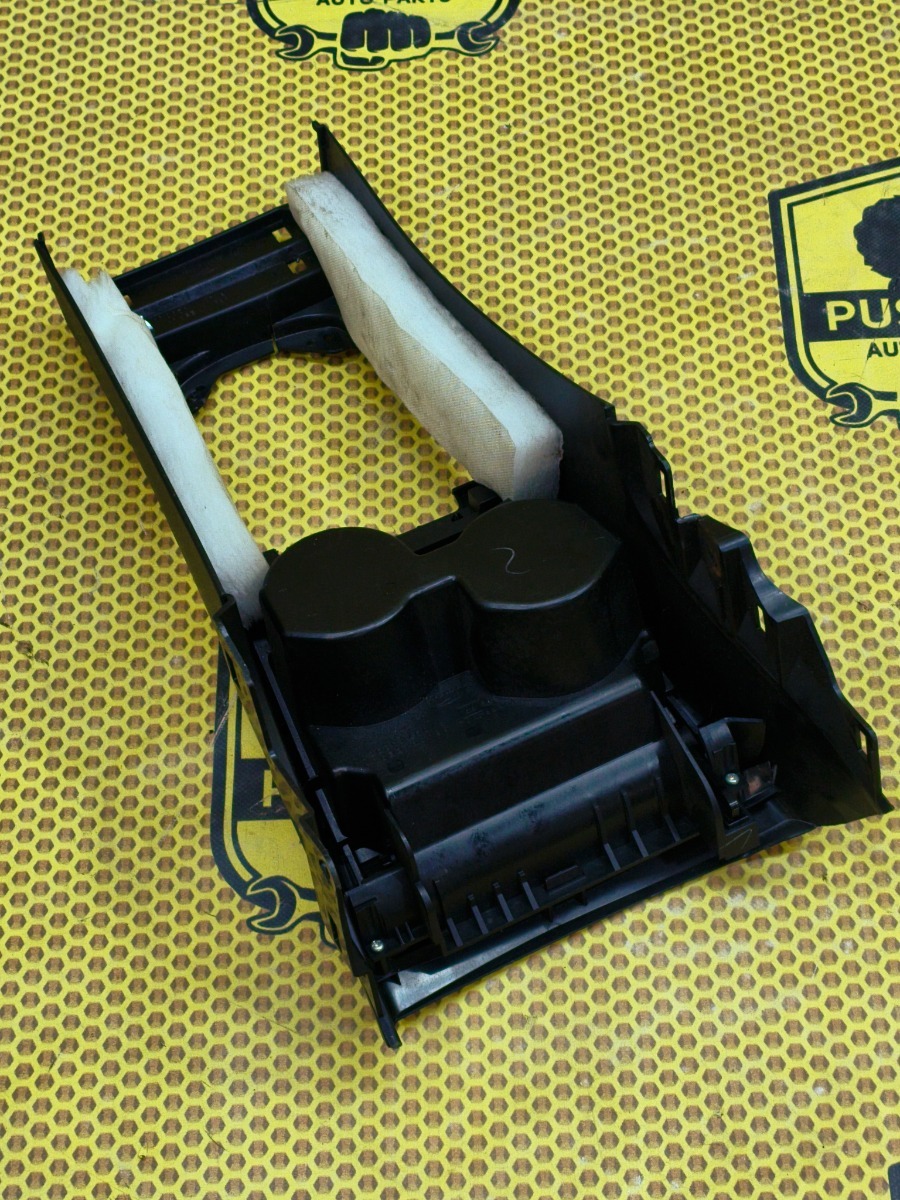 Консоль центральная Tiida 2008 C11 HR15DE