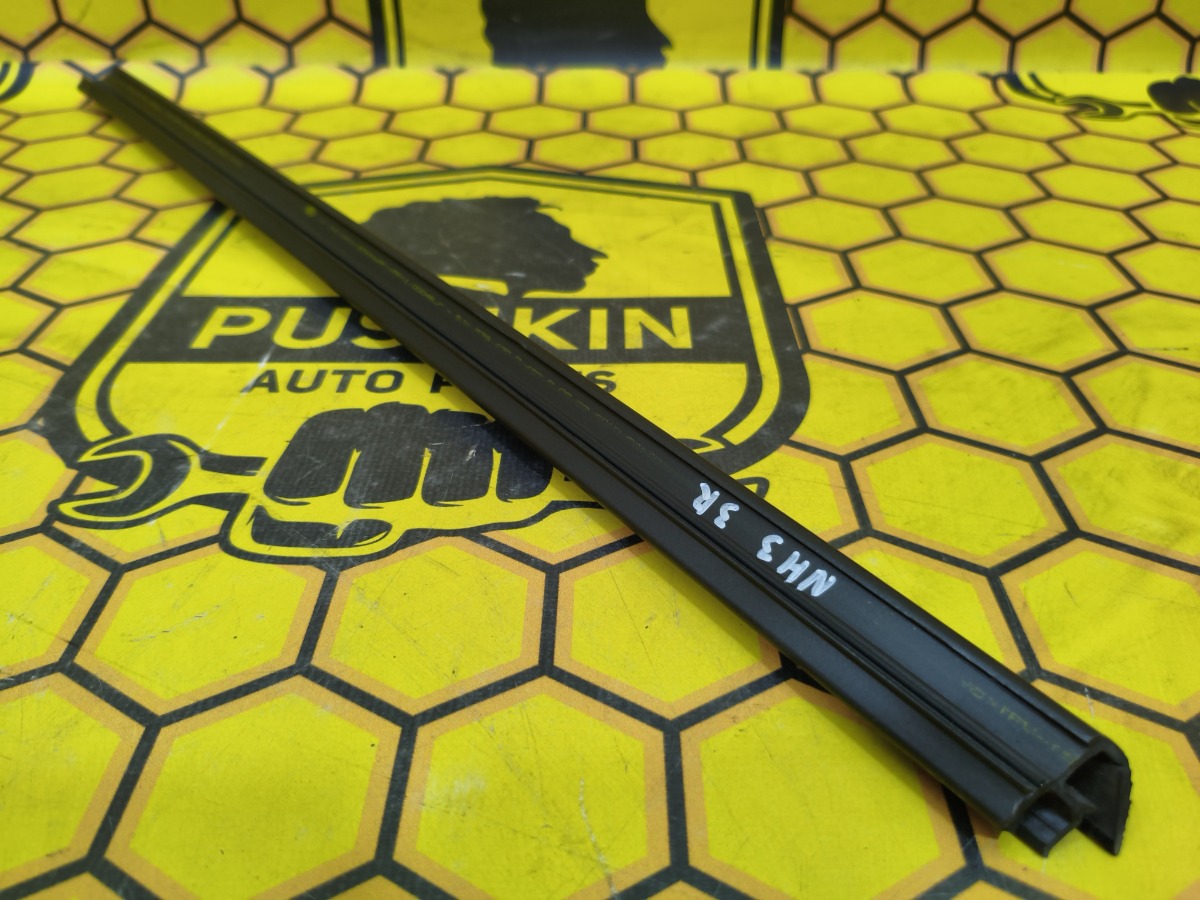 Бархотка внутренняя задняя правая Skoda Rapid NH3 CWVA