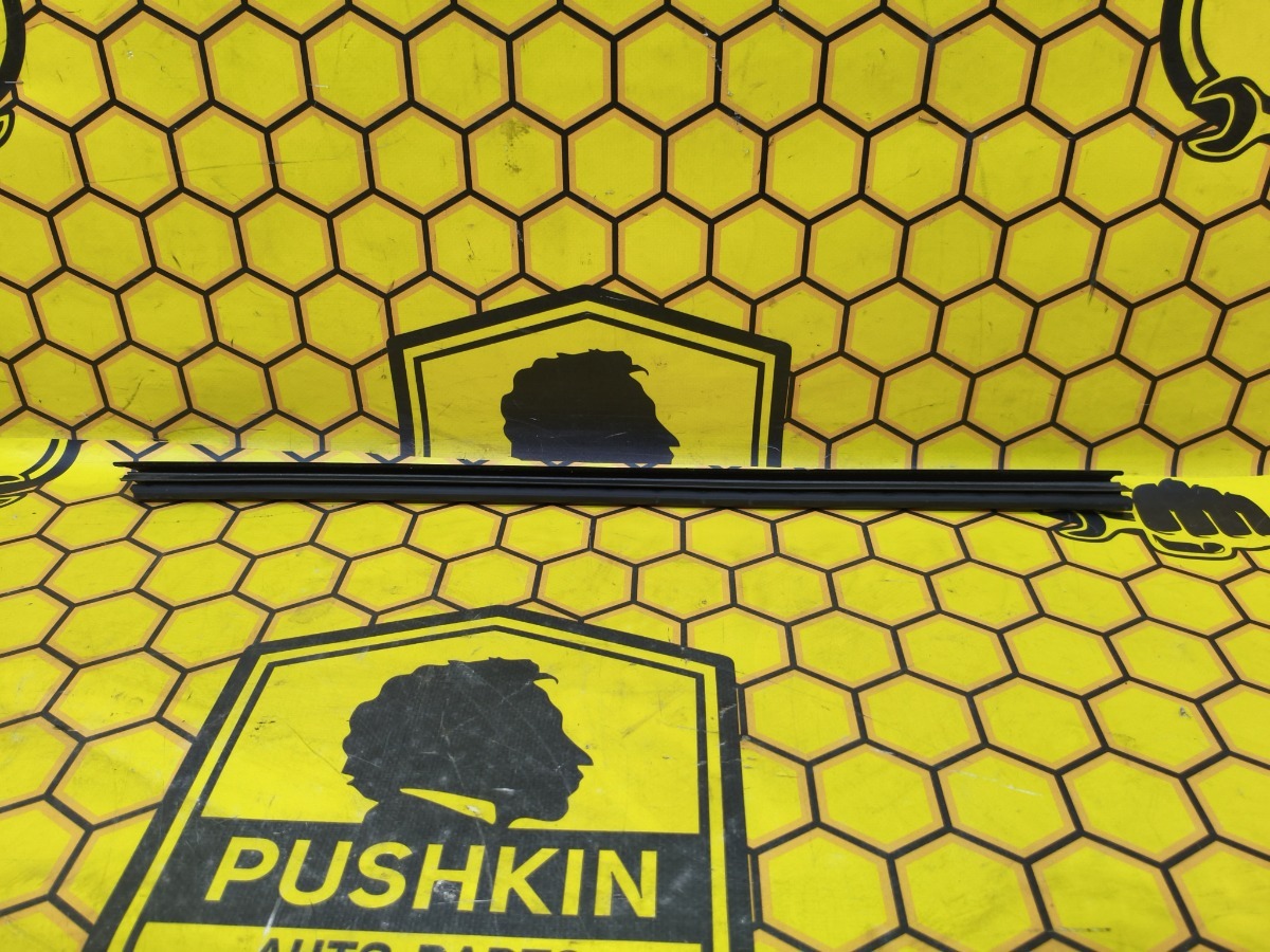 Бархотка внутренняя задняя правая Rapid 2019 NH3 CWVA