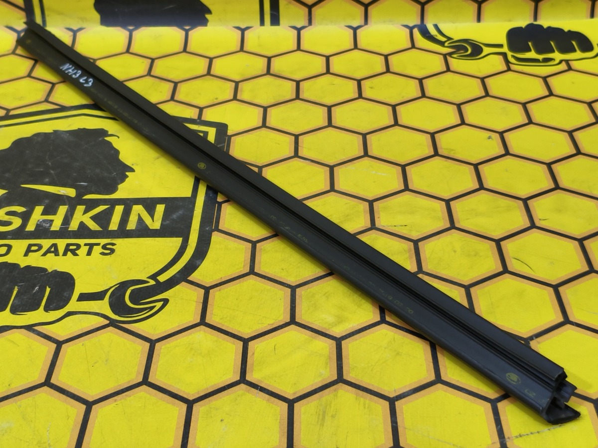 Бархотка внутренняя задняя левая Skoda Rapid NH3 CWVA