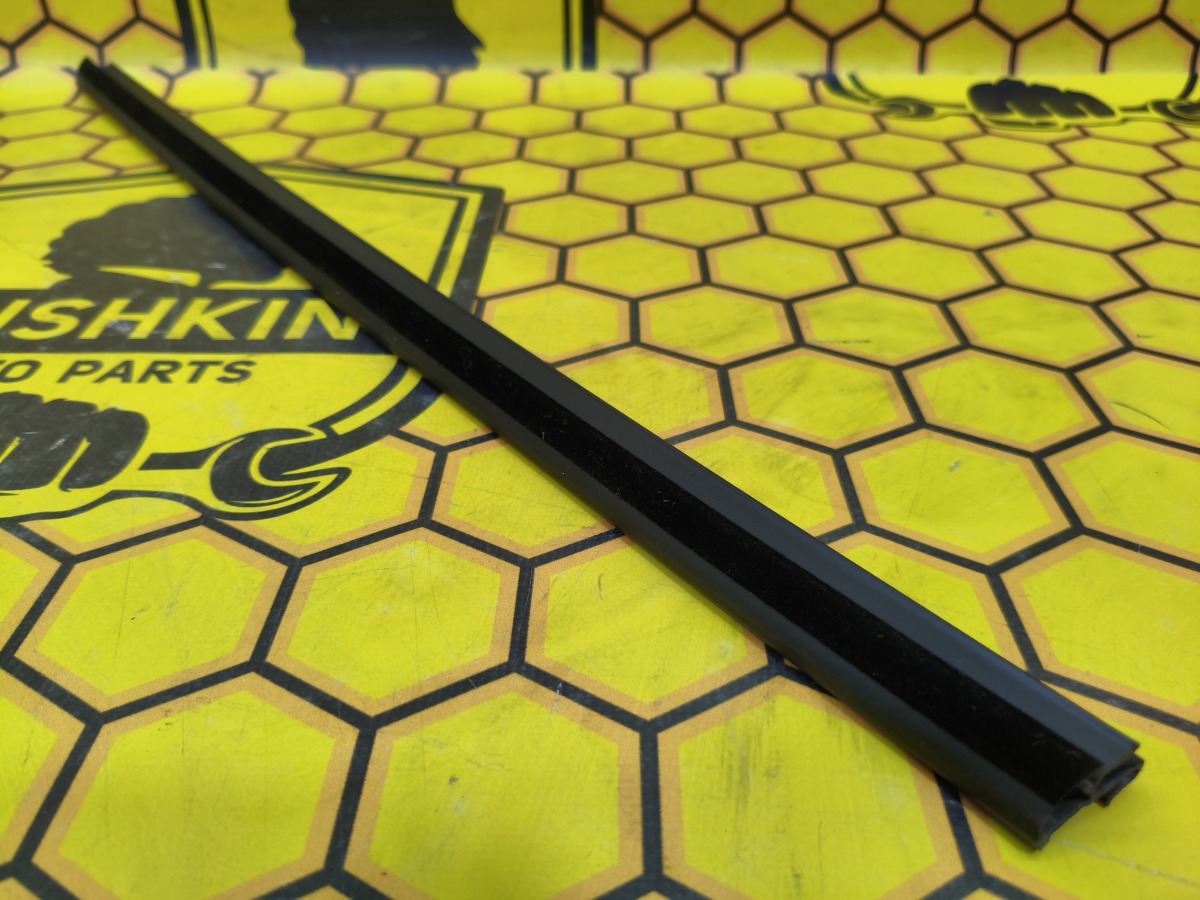 Бархотка внутренняя задняя левая Rapid 2019 NH3 CWVA