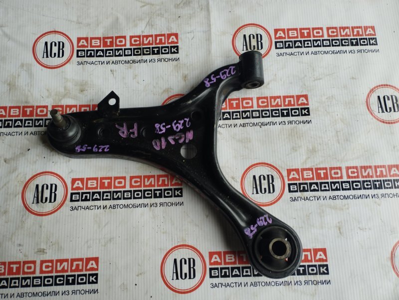 Рычаг нижний передний правый TOYOTA IQ NGJ10 4806879015 контрактная