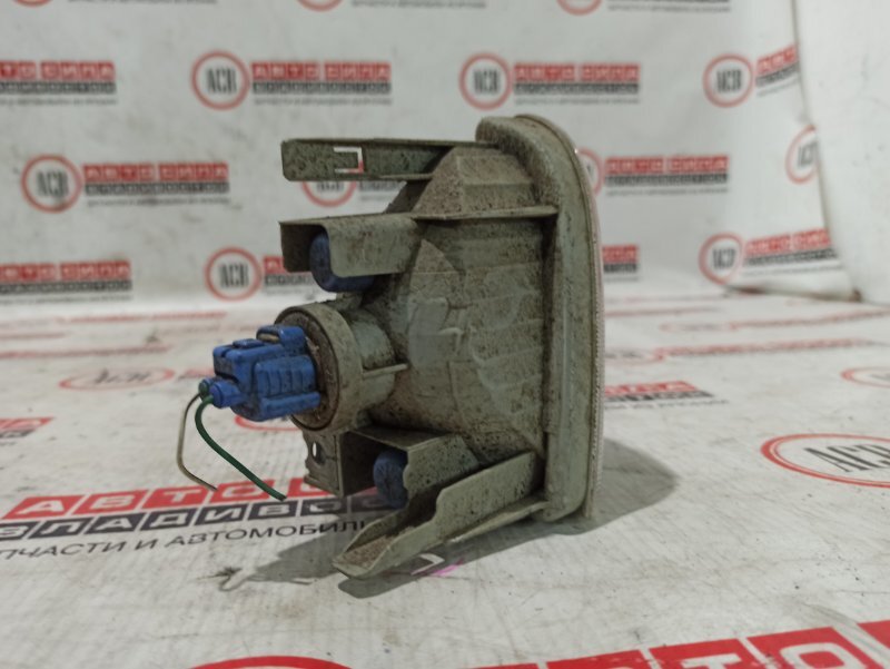 Повторитель бамперный правый TOYOTA AQUA NHP10 Повторитель бамперный правый TOYOTA AQUA NHP10