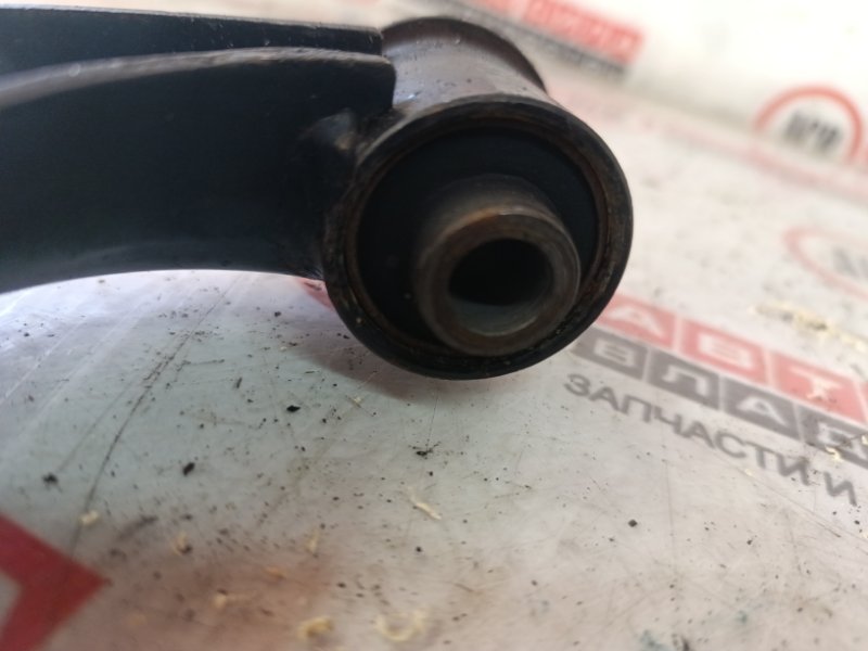 Рычаг нижний передний правый DAIHATSU BE-GO J210G