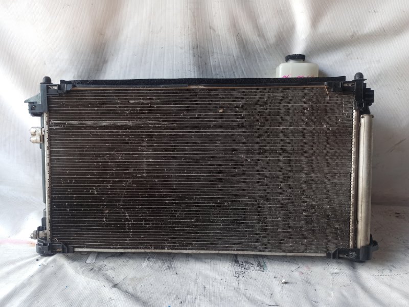 Радиатор основной для TOYOTA PRIUS ZVW50, 16400-37310, 16400-37310 1 ракурс Радиатор основной для TOYOTA PRIUS ZVW50, 16400-37310, 16400-37310 1 ракурс