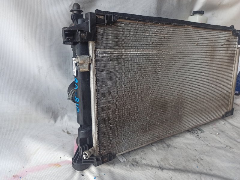 Радиатор основной для TOYOTA PRIUS ZVW50, 16400-37310, 16400-37310 4 ракурс Радиатор основной для TOYOTA PRIUS ZVW50, 16400-37310, 16400-37310 4 ракурс