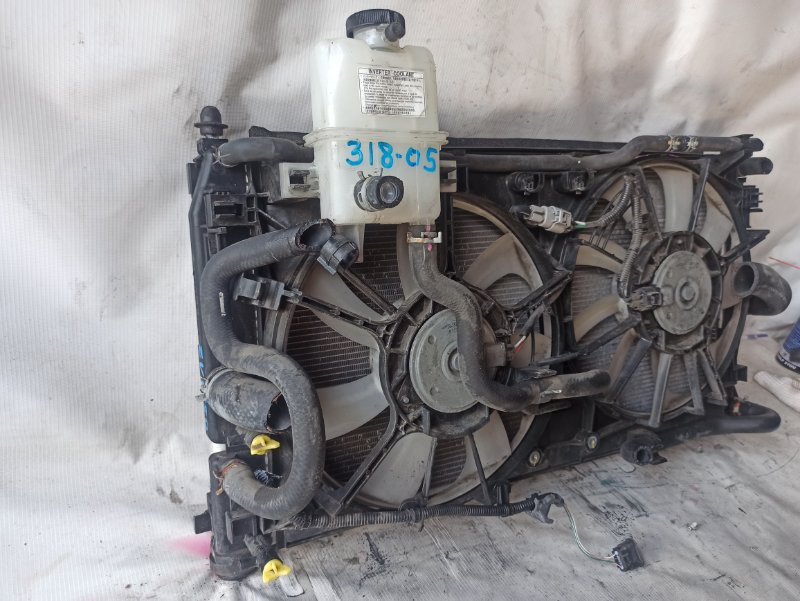 Радиатор основной для TOYOTA PRIUS ZVW50, 16400-37310, 16400-37310 7 ракурс Радиатор основной для TOYOTA PRIUS ZVW50, 16400-37310, 16400-37310 7 ракурс