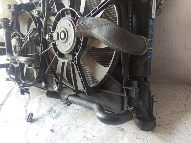 Радиатор основной для TOYOTA PRIUS ZVW50, 16400-37310, 16400-37310 9 ракурс Радиатор основной для TOYOTA PRIUS ZVW50, 16400-37310, 16400-37310 9 ракурс