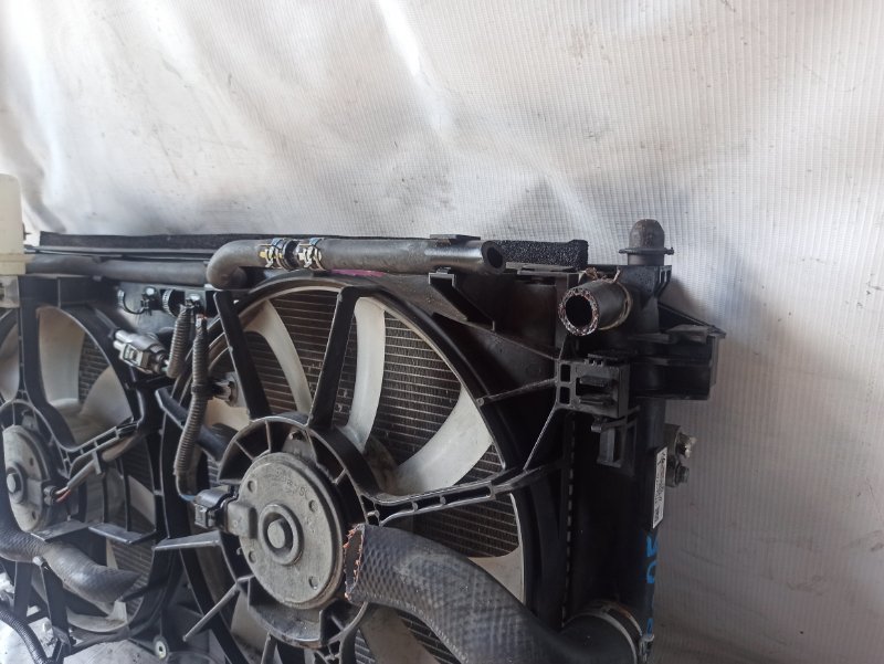 Радиатор основной для TOYOTA PRIUS ZVW50, 16400-37310, 16400-37310 10 ракурс Радиатор основной для TOYOTA PRIUS ZVW50, 16400-37310, 16400-37310 10 ракурс