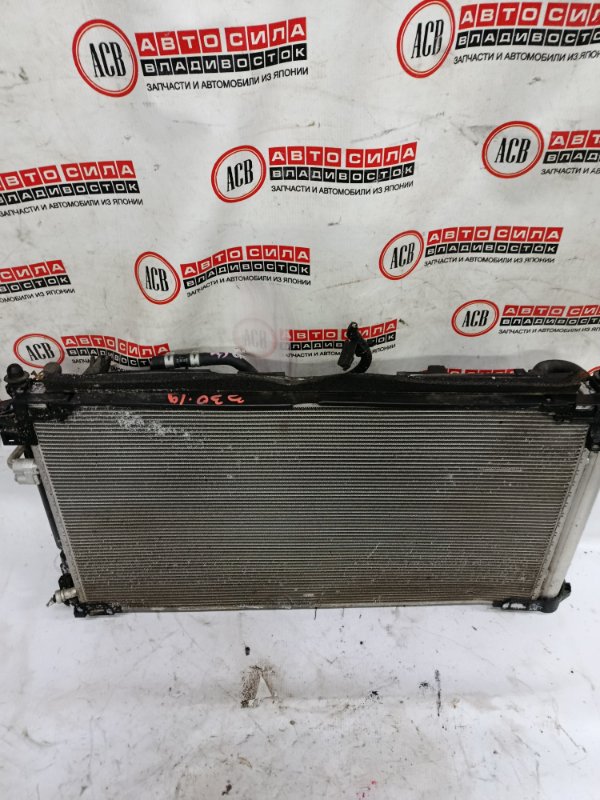 Радиатор основной для TOYOTA PRIUS ZVW50 2ZR-FXE 4 ракурс Радиатор основной для TOYOTA PRIUS ZVW50 2ZR-FXE 4 ракурс