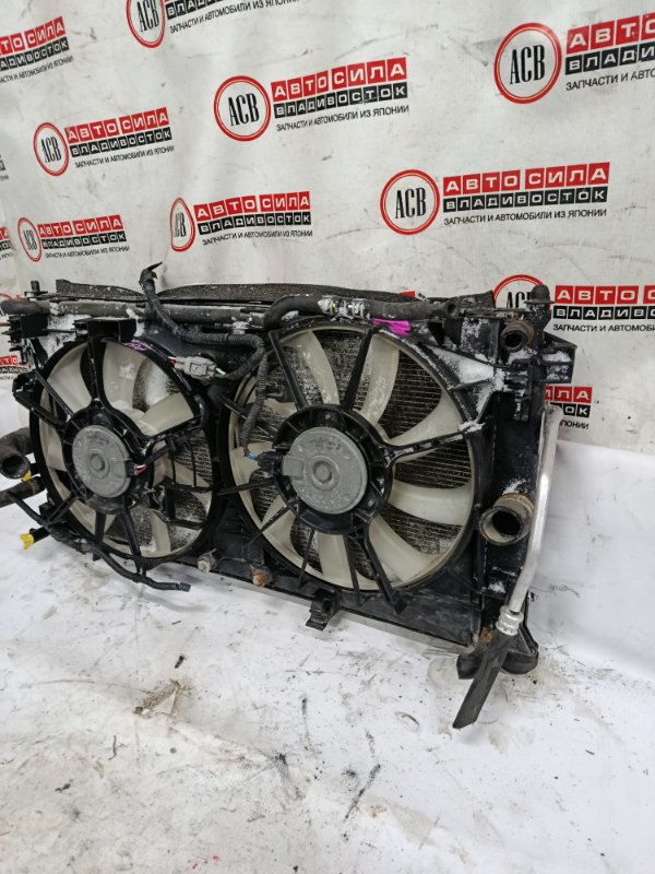Радиатор основной для TOYOTA PRIUS ZVW50 2ZR-FXE 7 ракурс Радиатор основной для TOYOTA PRIUS ZVW50 2ZR-FXE 7 ракурс
