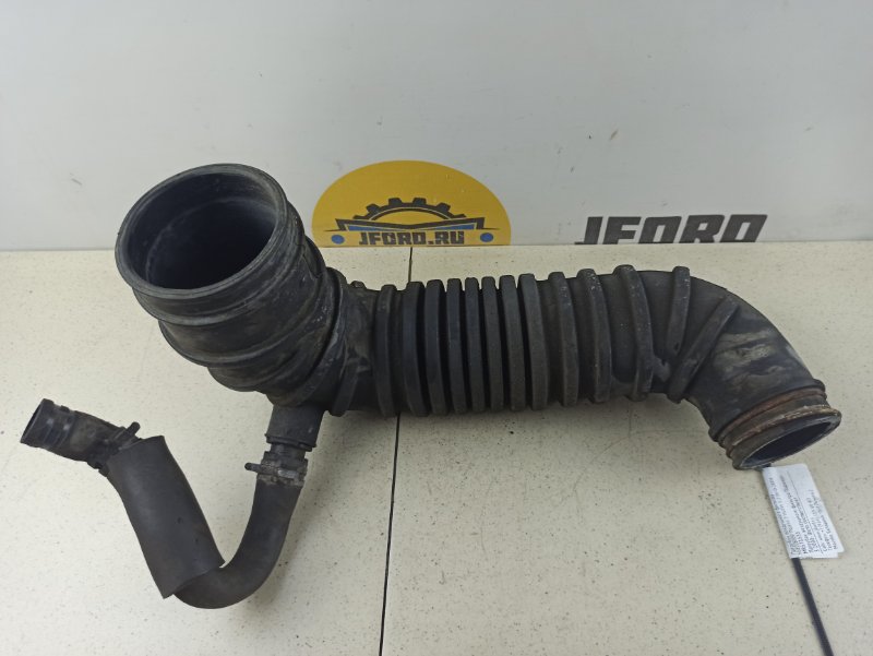 Патрубок воздушного фильтра Pajero 3 2004 V68W 3.2 DI-D 4M41