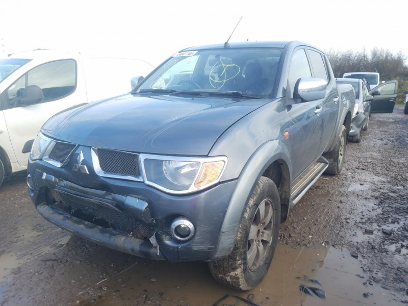 Зеркало салона Mitsubishi L200 KB4T