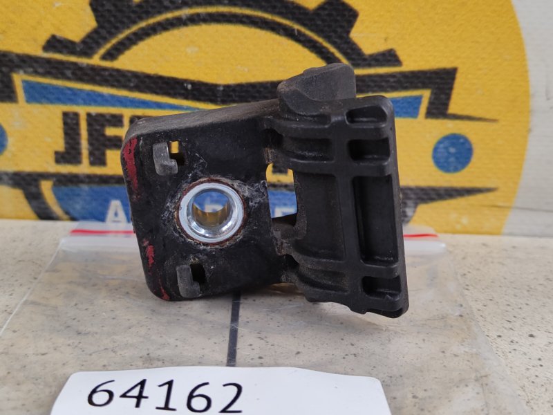 Кронштейн радиатора нижний Chevrolet Cruze 2013 F300 1.6 F16D4 13337826 контрактная