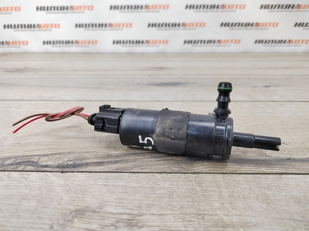 Насос омывателя фар Audi Q5 2012 2.0 TDi CGLB 3B7955681 контрактная