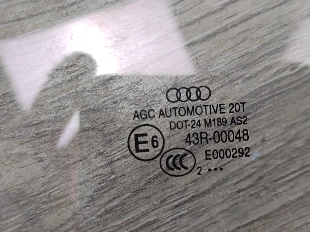 Стекло двери заднее правое Audi Q3 2.0 CPSA