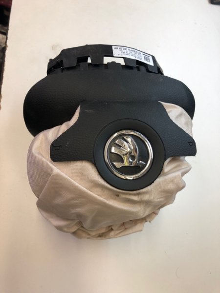 Подушка безопасности в рулевое колесо Skoda Rapid 1.6 2017