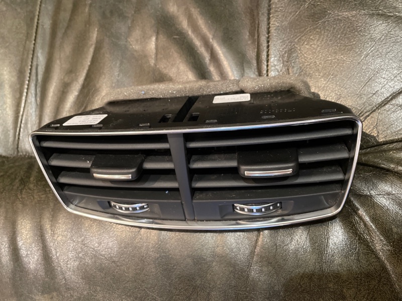Дефлектор воздушный Audi A8 4H D4 6.3 2011 задний