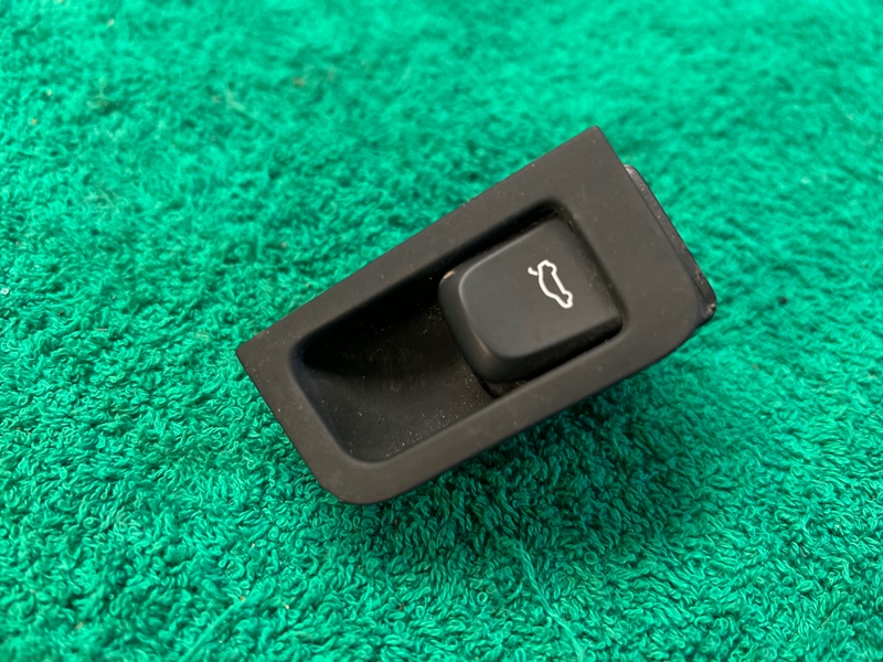 Кнопка открывания багажника Audi A6 C7 3.0 2014