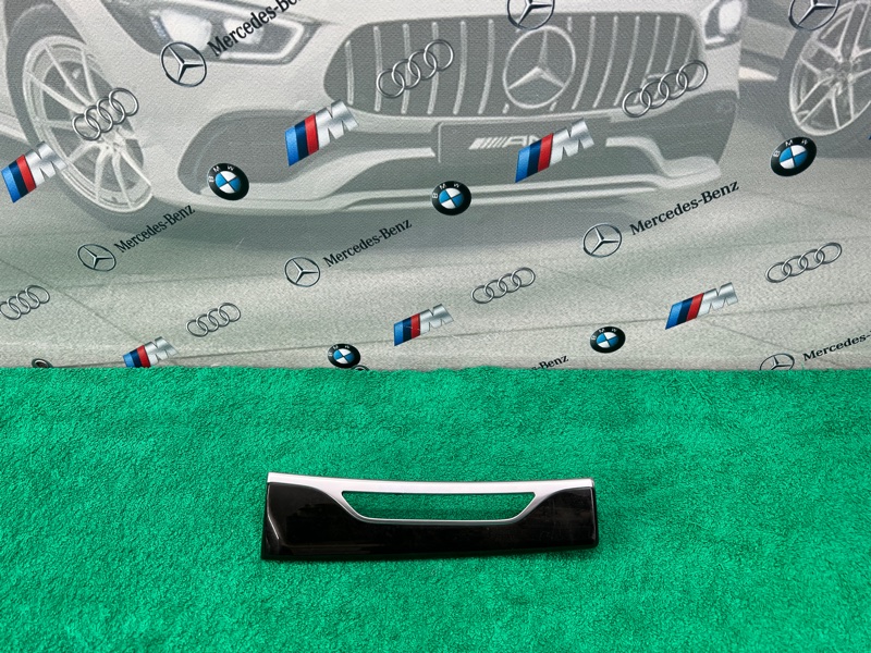 Декоративная накладка на торпедо Mercedes S-Class W222 2017