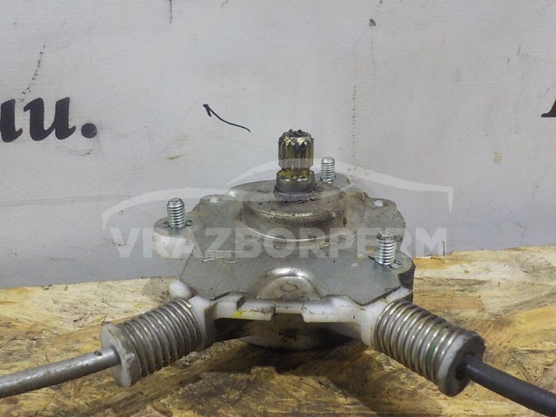 Стеклоподъемник механ. задний правый Wagon R+ 1998-2000