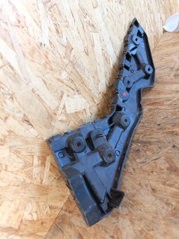 Кронштейн бампера задний левый Х-рей 2016> Кронштейн бампера задний левый Х-рей 2016>