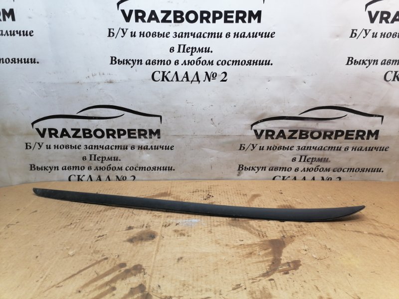 Молдинг лобового стекла правый Ford Focus 2011 3 1796560 Б/У