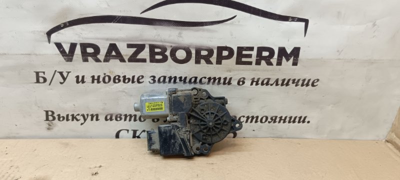 Моторчик стеклоподъемника передний правый Kia Ceed 82460A2010 Б/У