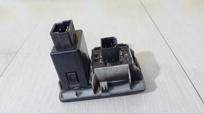 Блок управления зеркалами MUSSO G32D