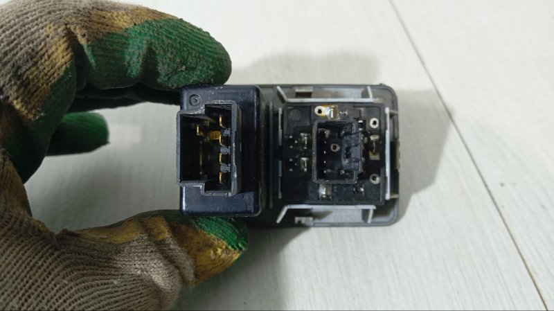Блок управления зеркалами MUSSO G32D