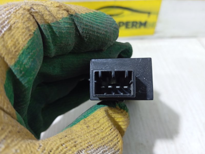 Кнопка освещения панели приборов 3