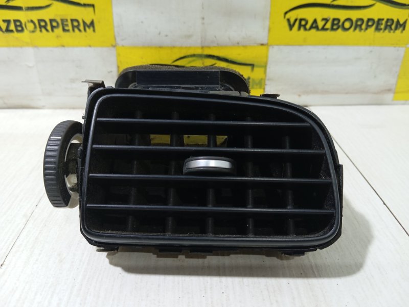Дефлектор воздушный передний правый VOLKSWAGEN POLO 2013 CFNA 6RF819704 Б/У