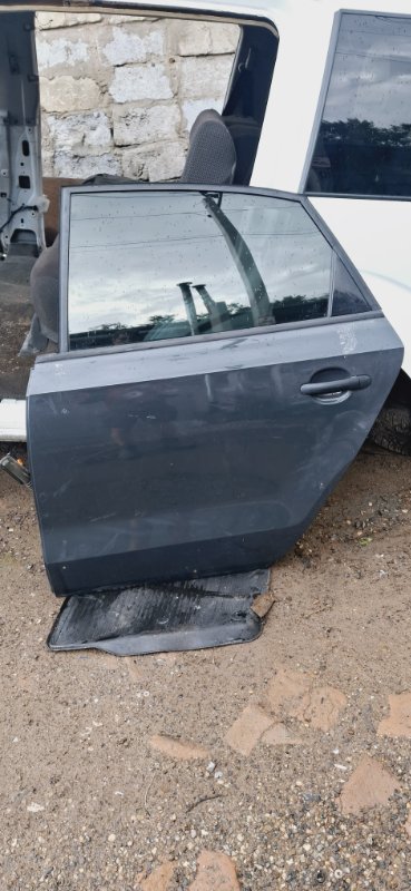 Дверь задняя левая VOLKSWAGEN POLO 2013 CFNA 6RU833055C Б/У