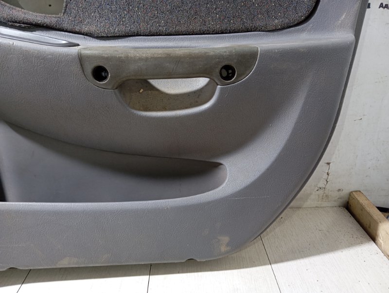 Обшивка двери передняя правая Hyundai Accent Обшивка двери передняя правая Hyundai Accent