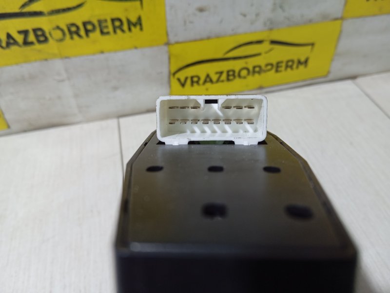 Блок управления стеклоподъемниками передний левый SPECTRA 2006 S5D