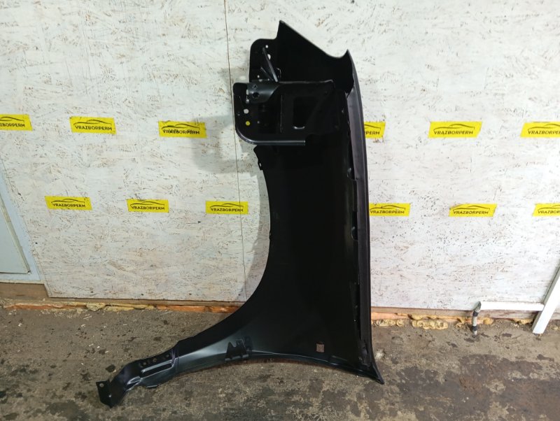Крыло переднее правое Duster