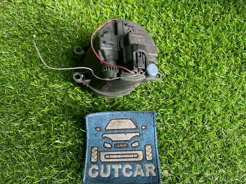 Фара противотуманная правая TOYOTA PRIUS ZVW30