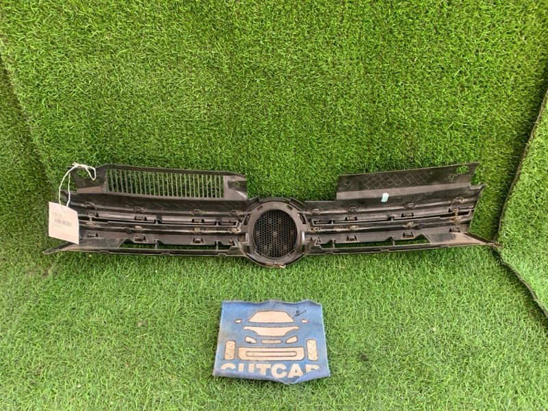 Решетка радиатора GOLF 5K