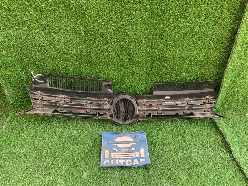 Решетка радиатора GOLF 5K
